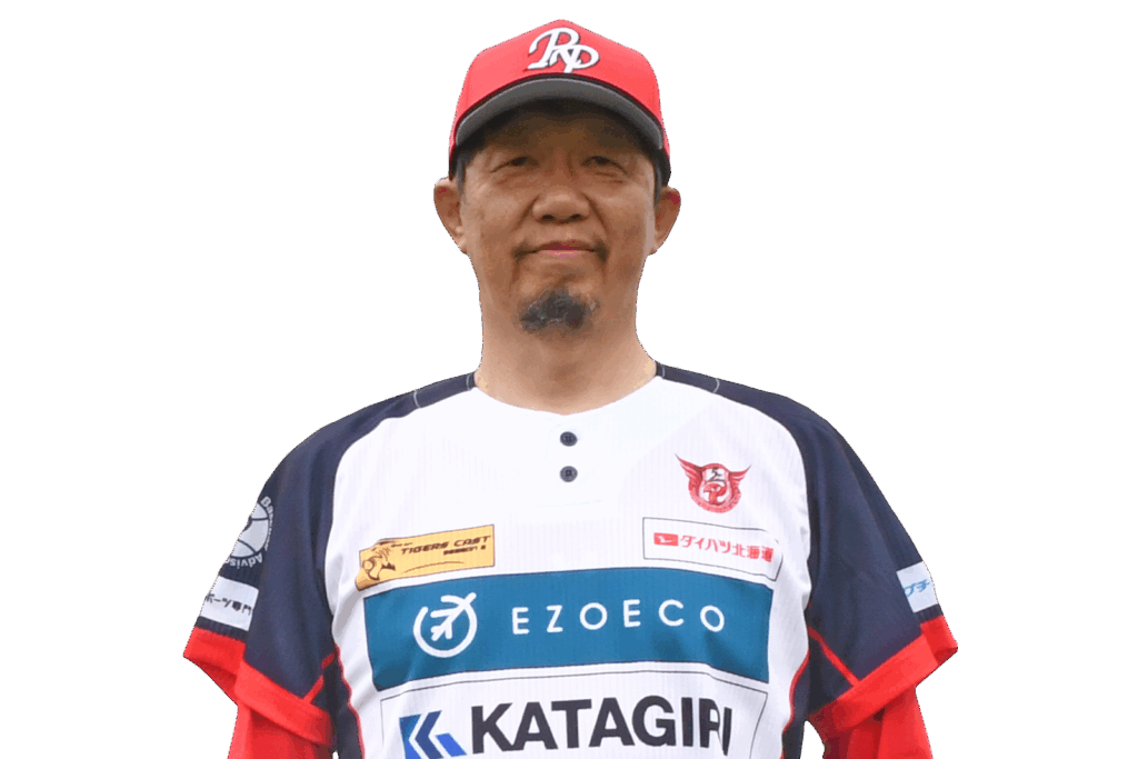背番号91の川尻　哲郎コーチがユニフォーム姿で正面を向いている